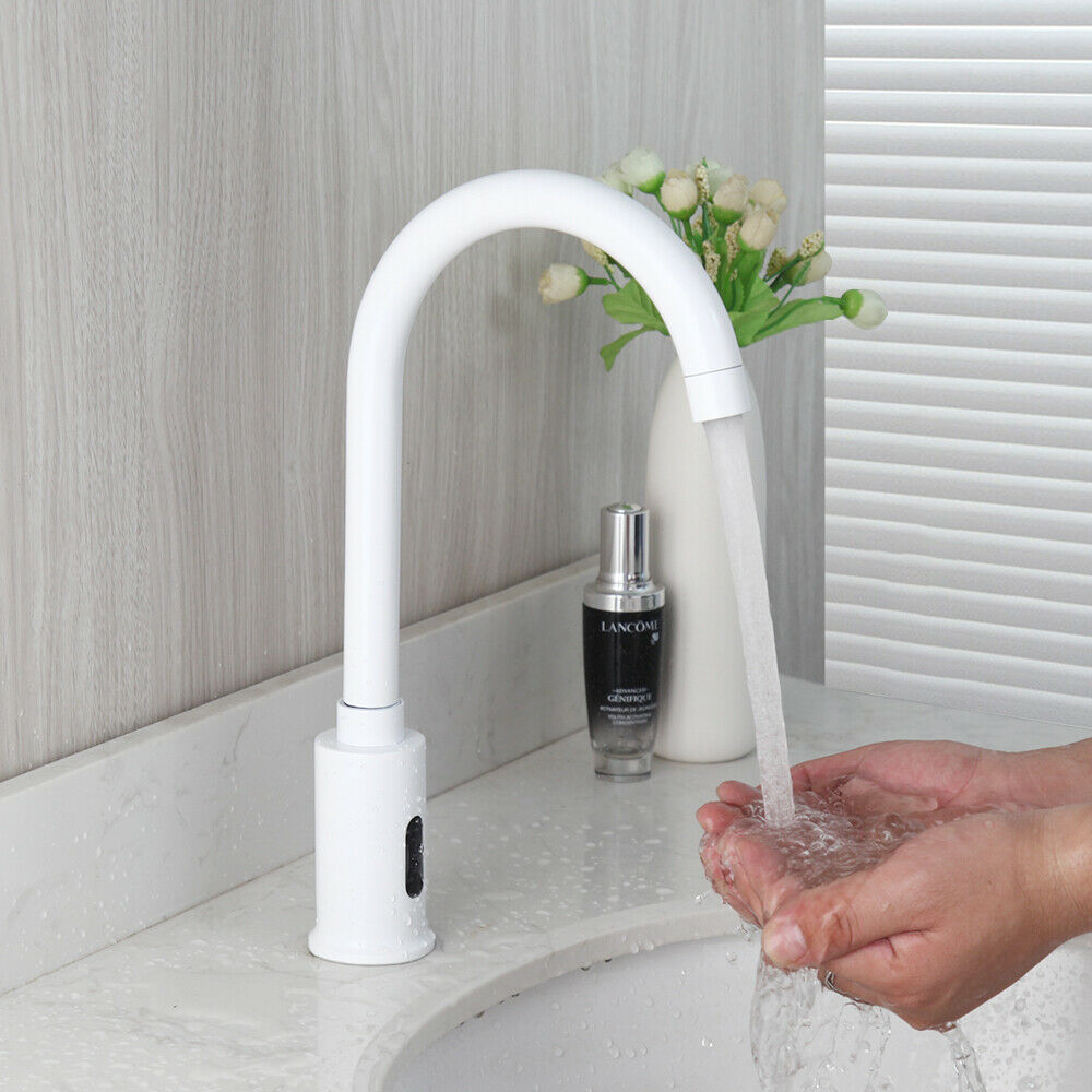 Sensomatica Alto Sensor Wasserhahn Weiß mit drehbarem Hals