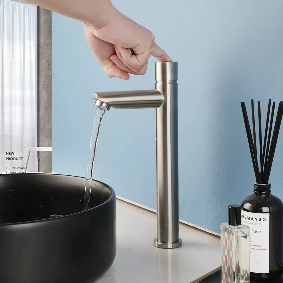 Sensomatica Selbstschluss-Wasserhahn in gebürstetem Nickel