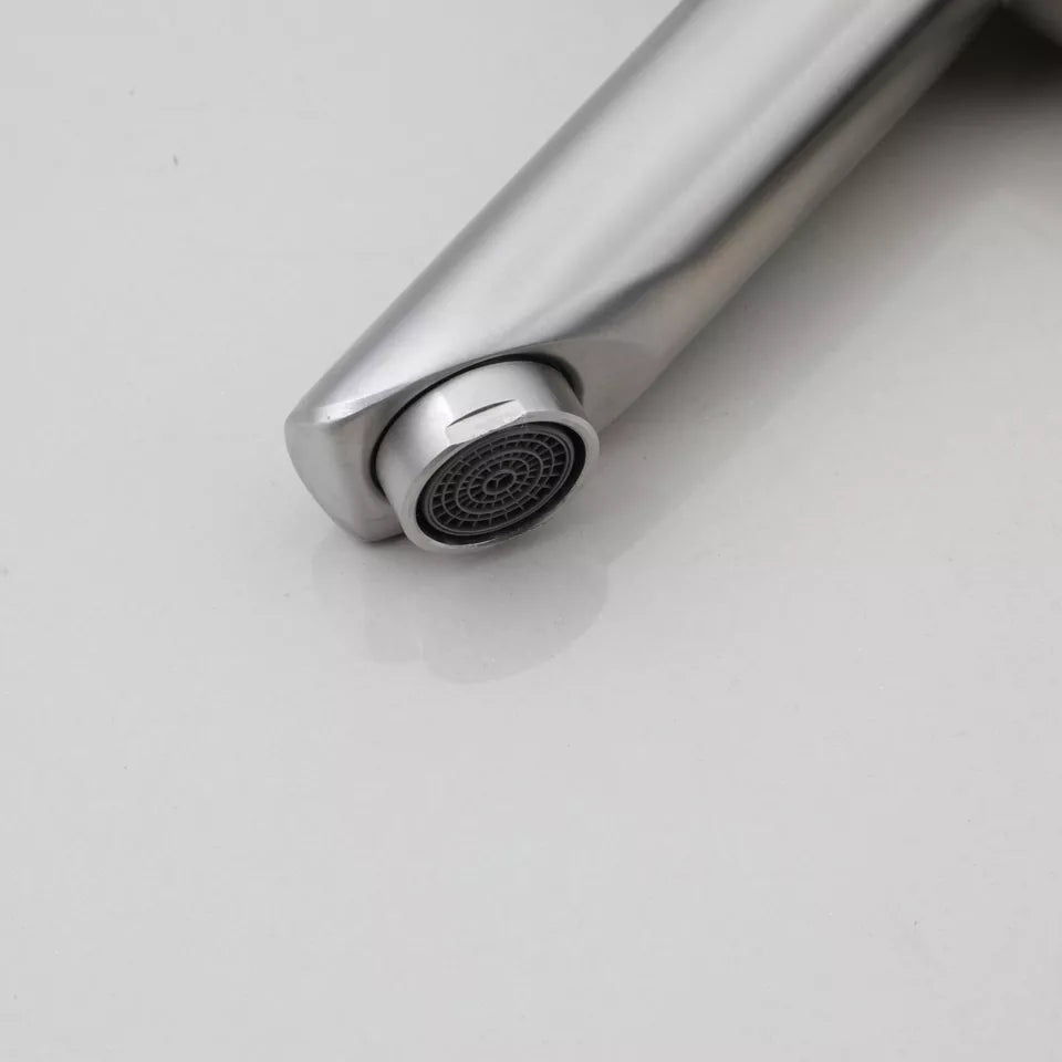 Sensomatica Selbstschluss-Wasserhahn in gebürstetem Nickel