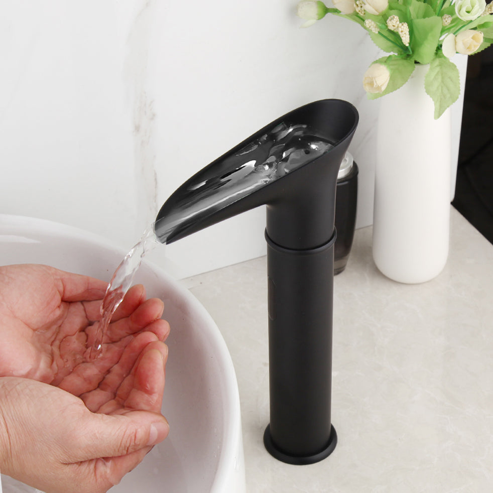 Sensomatica Nostalgische Zwarte Watervalkraan met Sensor