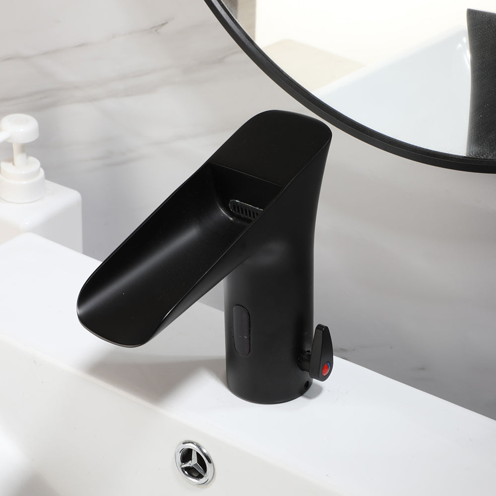 Sensomatica Schwarzer Sensor-Wasserhahn – Intelligentes Wasserfall-Design
