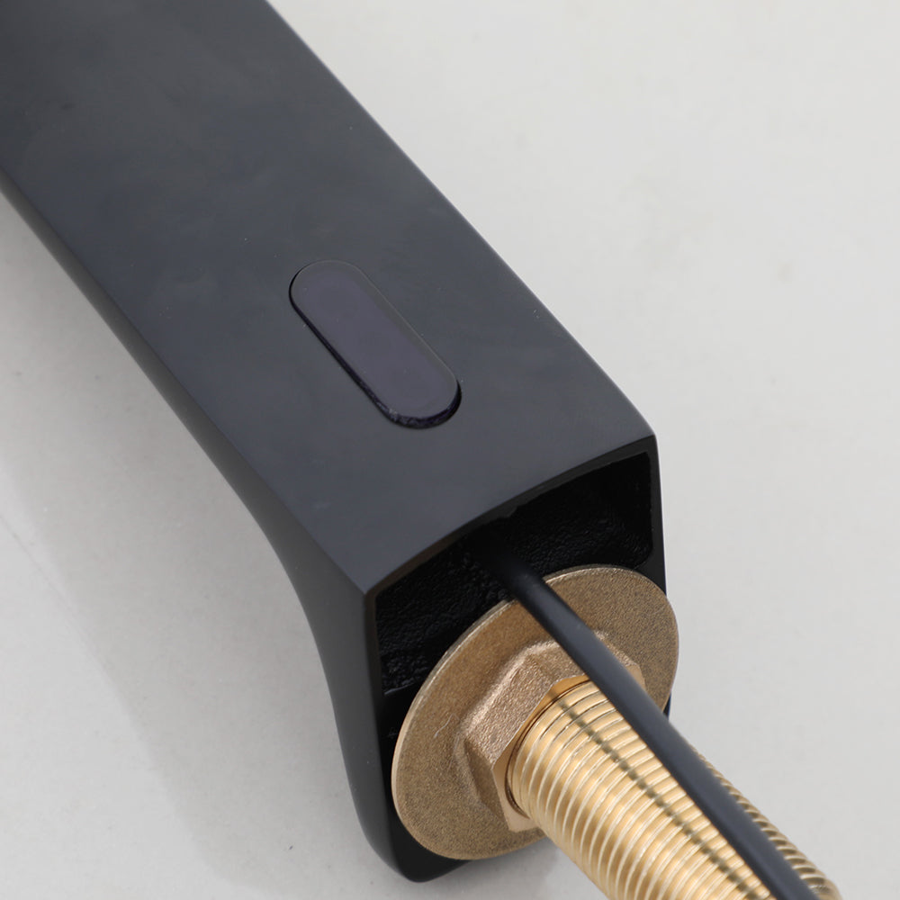 Sensomatica – schwarzer Sensor-Waschtischmischer