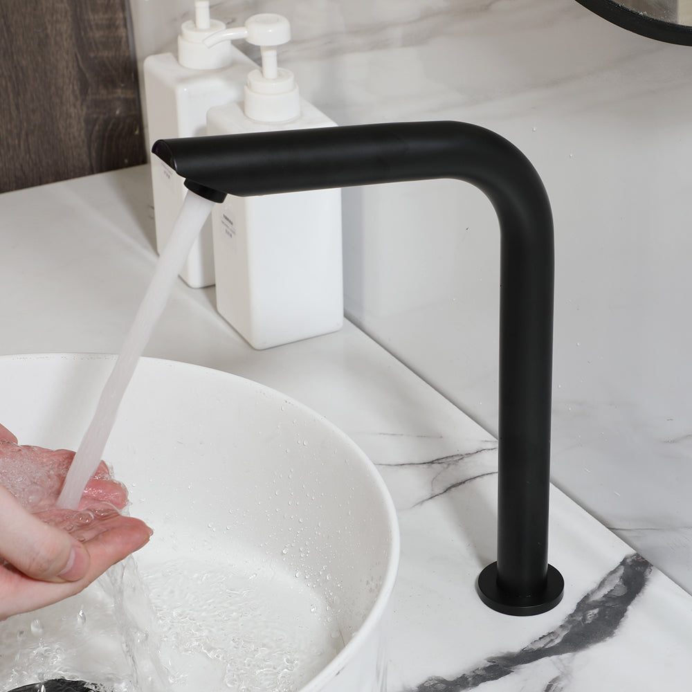 Sensomatica sensor wastafelkraan zwart 230 mm