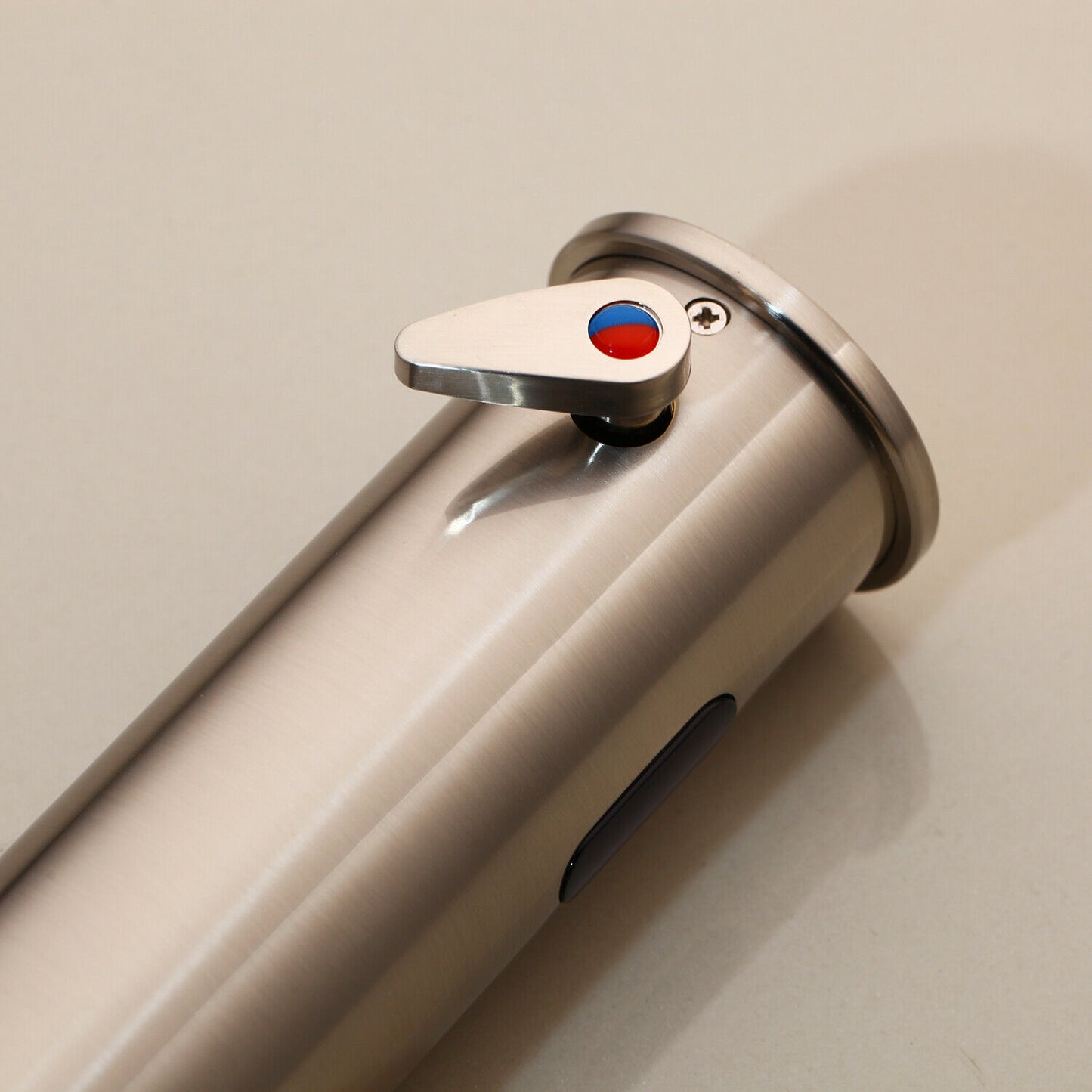 Sensomatica Waterfall Sensor-Wasserhahn aus gebürstetem Nickel, Modell Orte