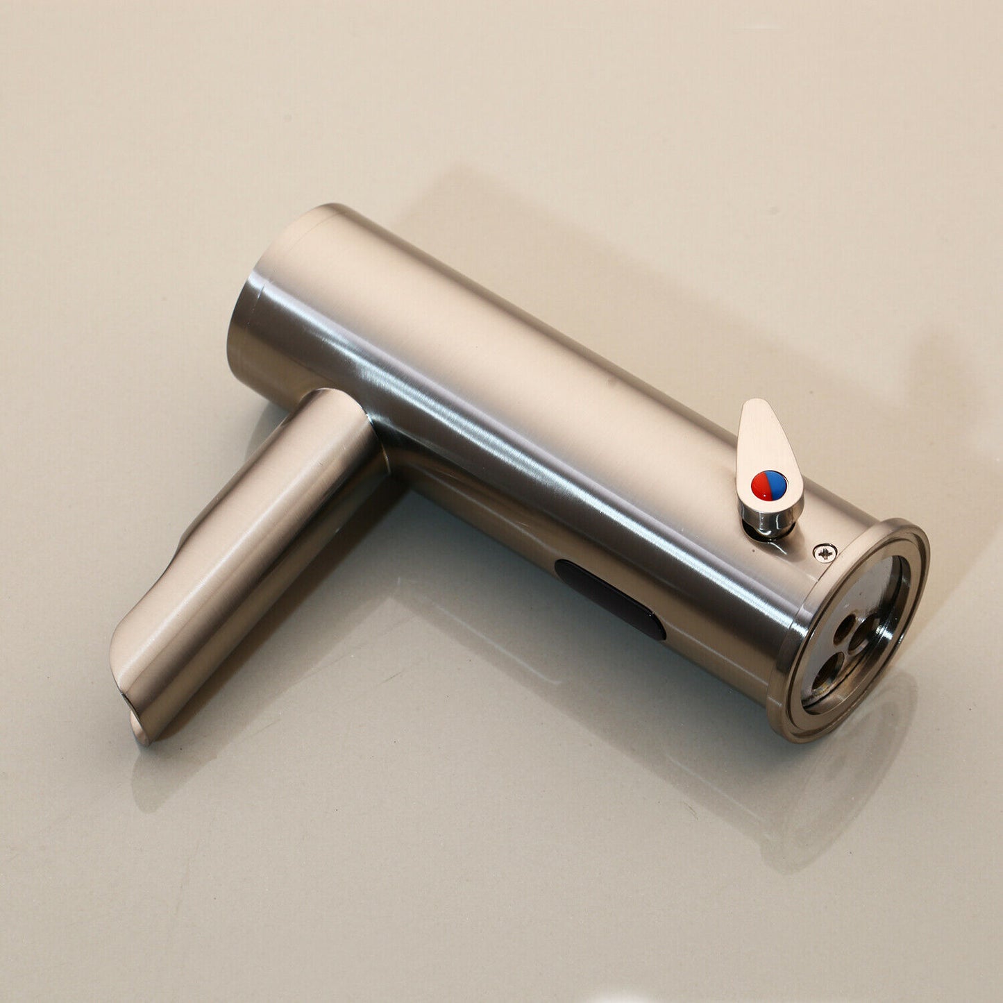Sensomatica Waterfall Sensor-Wasserhahn aus gebürstetem Nickel, Modell Orte