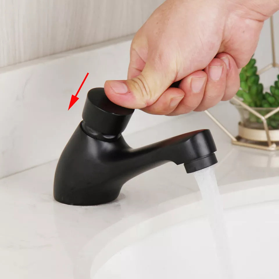 Sensomatica Selbstschließender schwarzer Wasserhahn