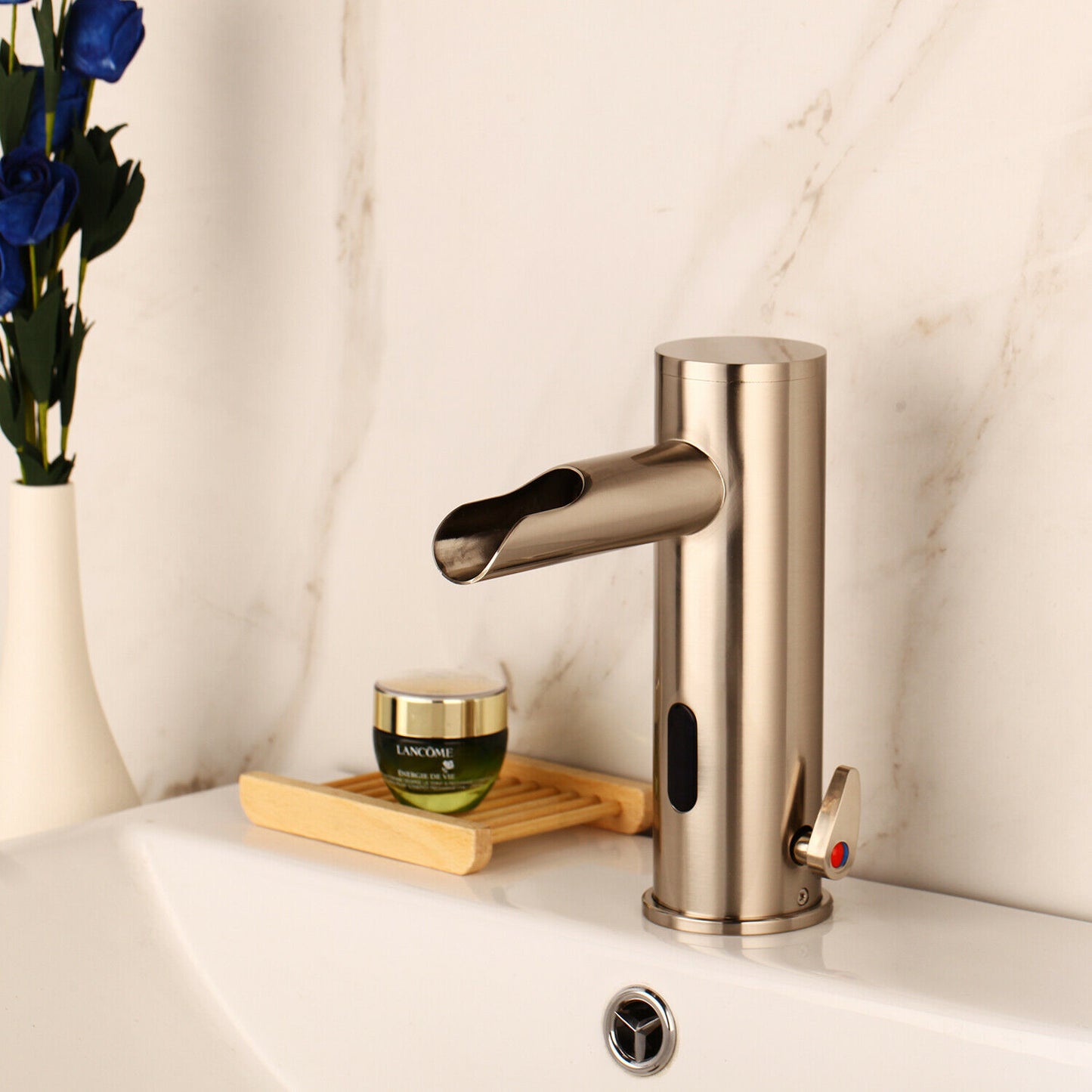 Sensomatica Waterfall Sensor-Wasserhahn aus gebürstetem Nickel, Modell Orte