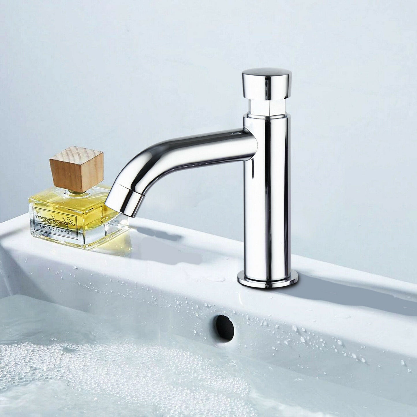 Sensomatica Schwarzer Selbstschluss-Wasserhahn