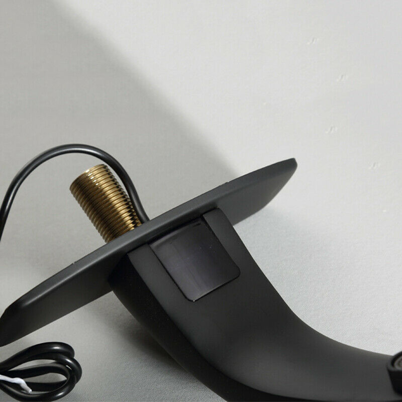 Sensomatica® Zwarte Sensorkraan Bella – Koudwater Model