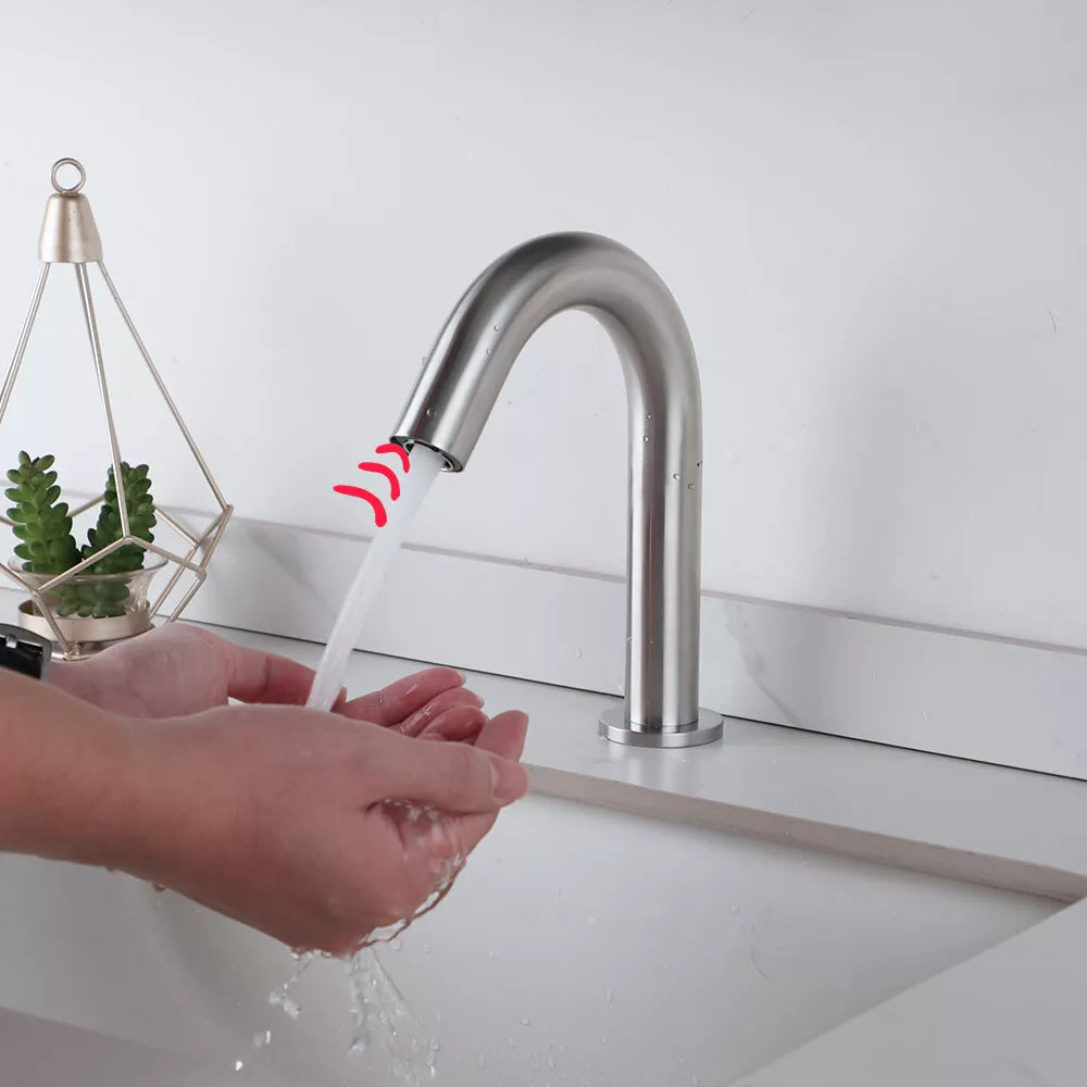Sensomatica Cesaro Kaltwasser-Sensor-Wasserhahn aus gebürstetem Nickel, Modell 245 MM