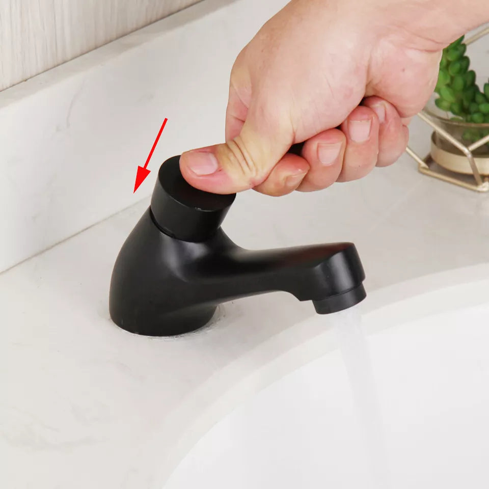 Sensomatica Selbstschließender schwarzer Wasserhahn