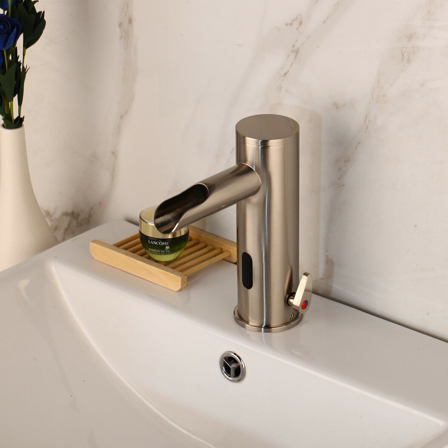 Sensomatica Waterfall Sensor-Wasserhahn aus gebürstetem Nickel, Modell Orte