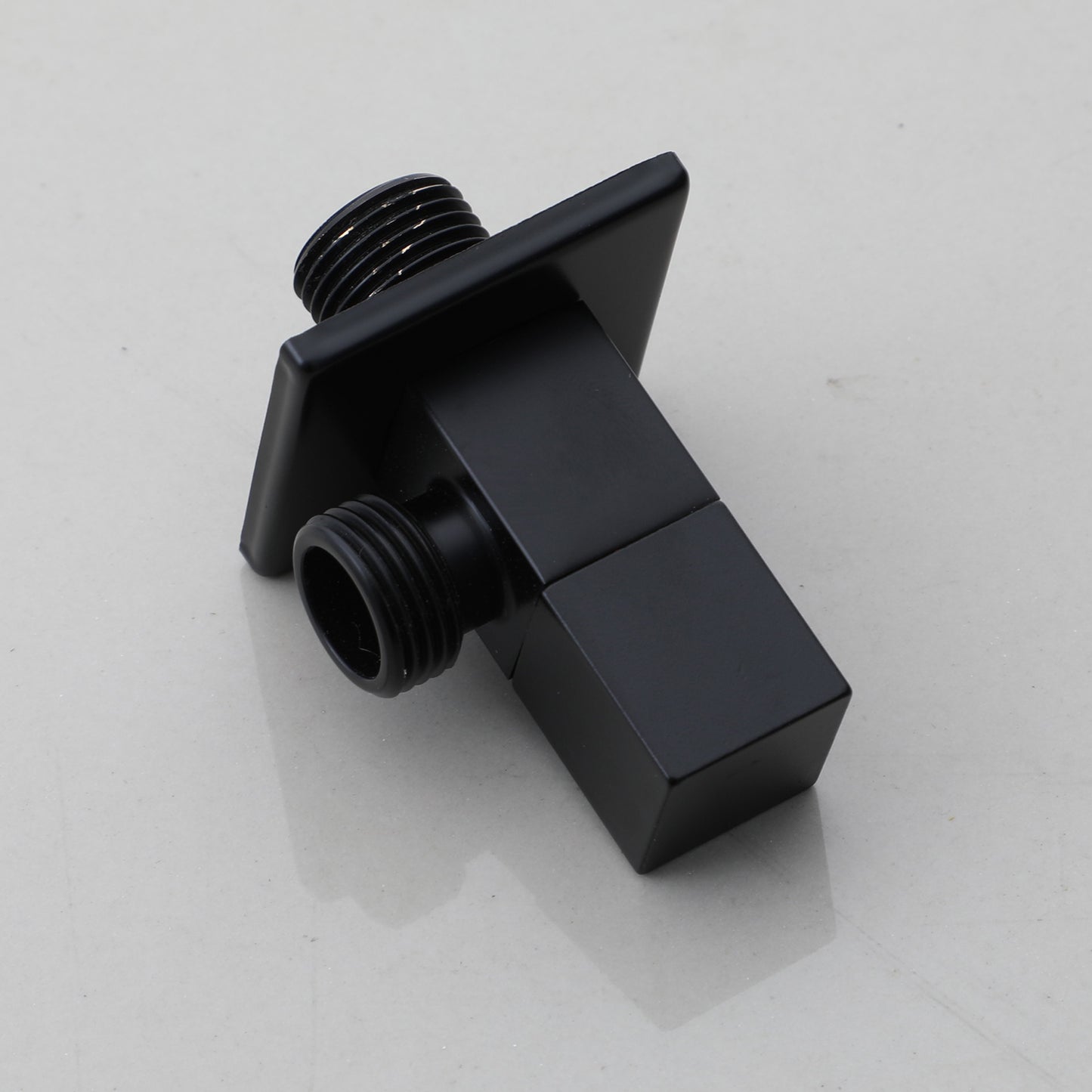 Zwarte hoekstopkraan vierkant 1/2"
