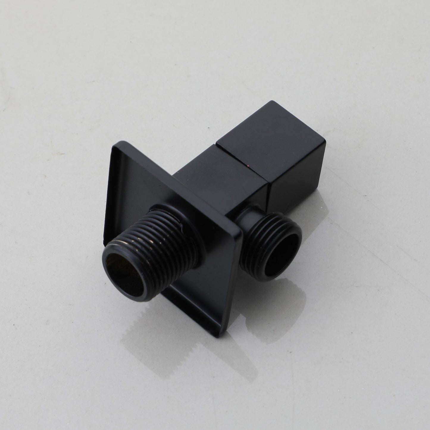 Zwarte hoekstopkraan vierkant 1/2"