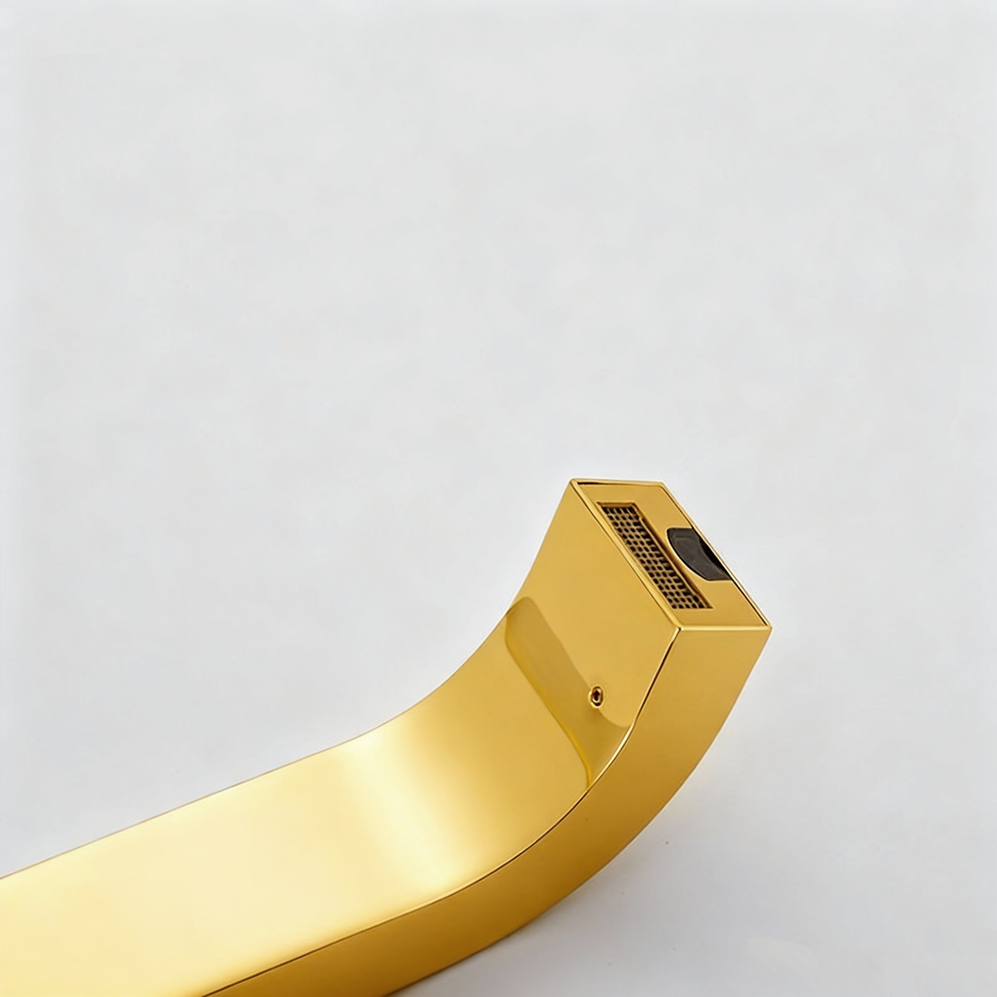 Sensomatica Arco wand sensorkraan goud | Koudwater inbouwmodel