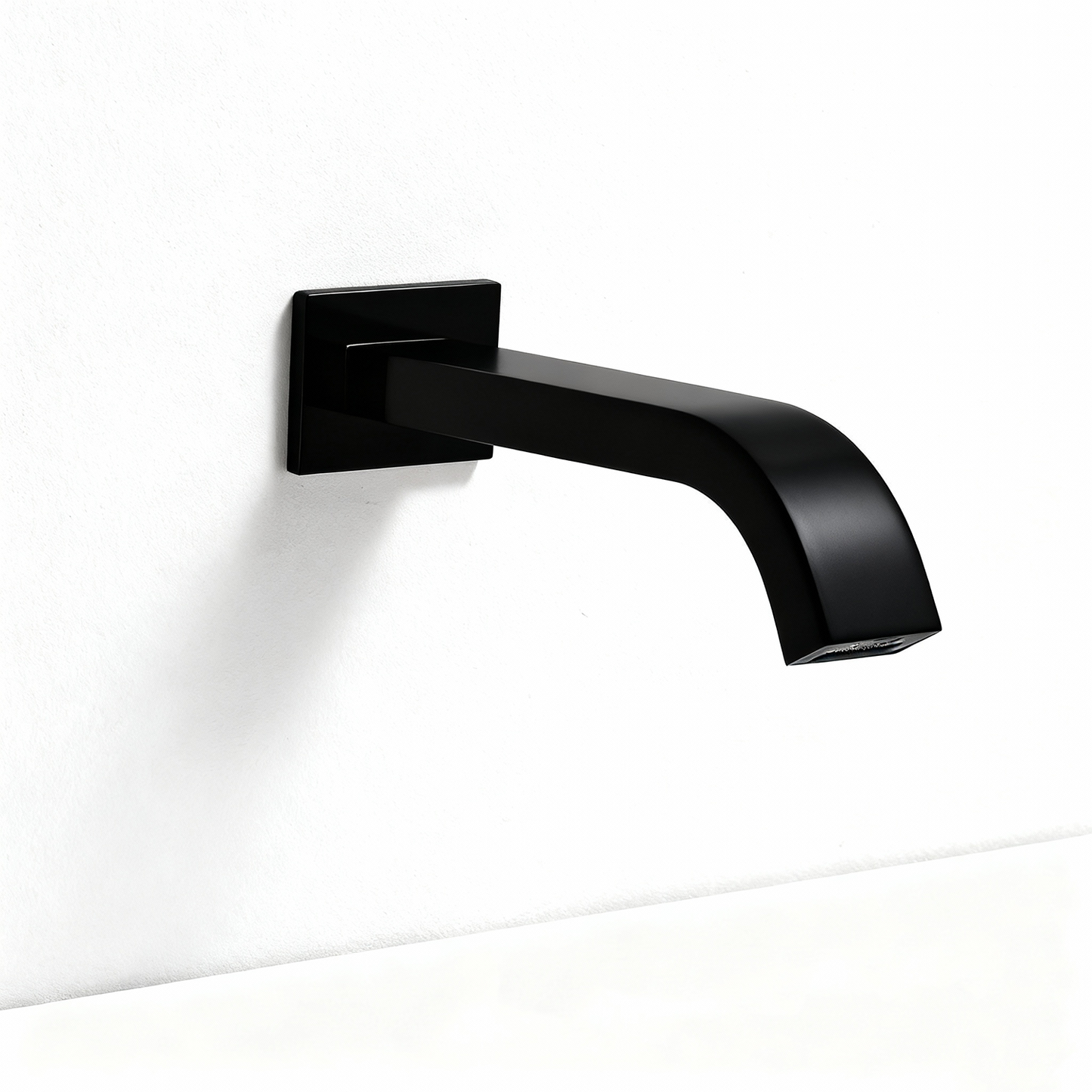 Sensomatica Arco wand sensorkraan zwart | Koudwater inbouwmodel