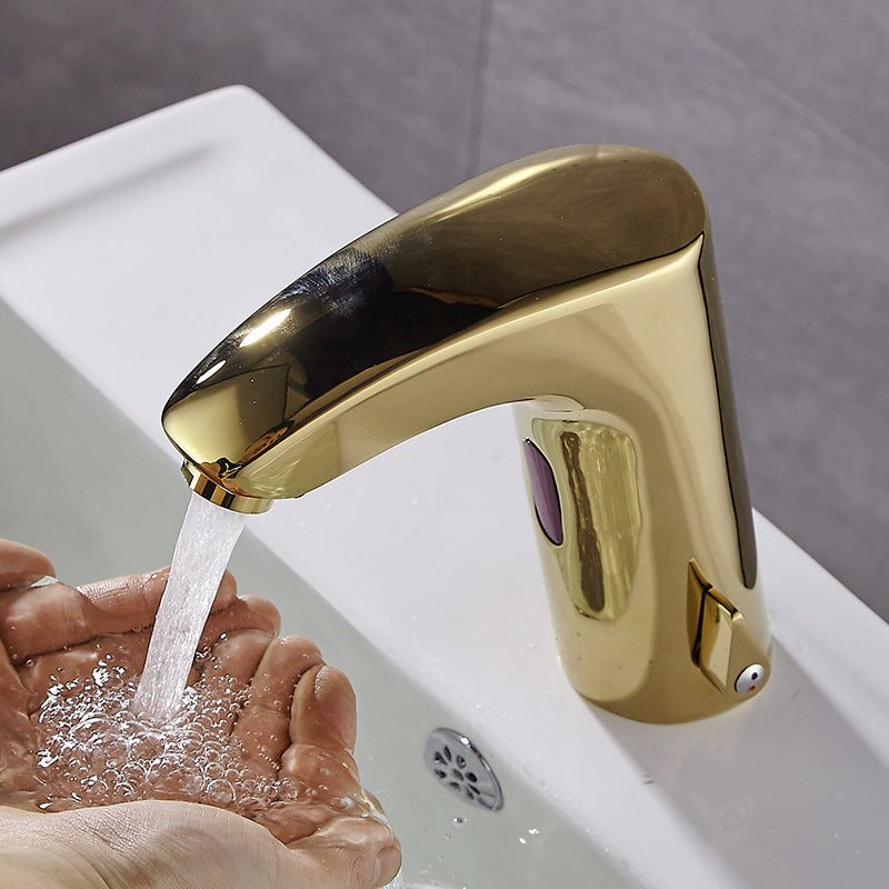 Sensomatica – goudkleurige sensorkraan voor wastafel